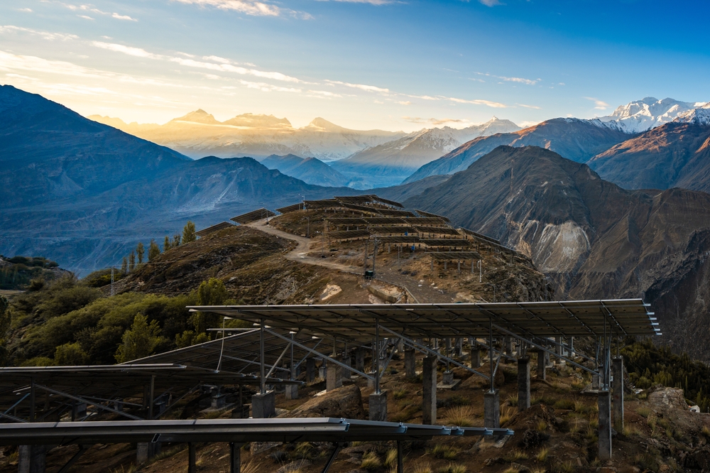 Net metering reforms and grid challenges amid Pakistan’s solar rise | IEEFA